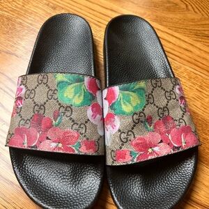 Gucci Pursuit Slide Sandal